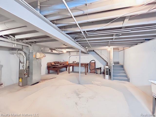 4098 HUNTERS Circle W, Canton, MI 48188 — Photo 18