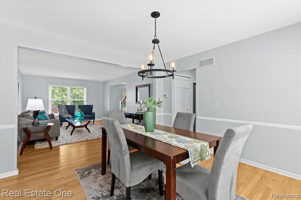 585 Dorchester Way, Milford, MI 48381 — Photo 12