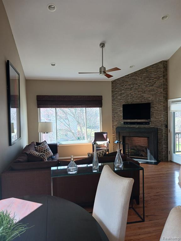 644 MILL POINTE Drive, Milford, MI 48381 — Photo 2