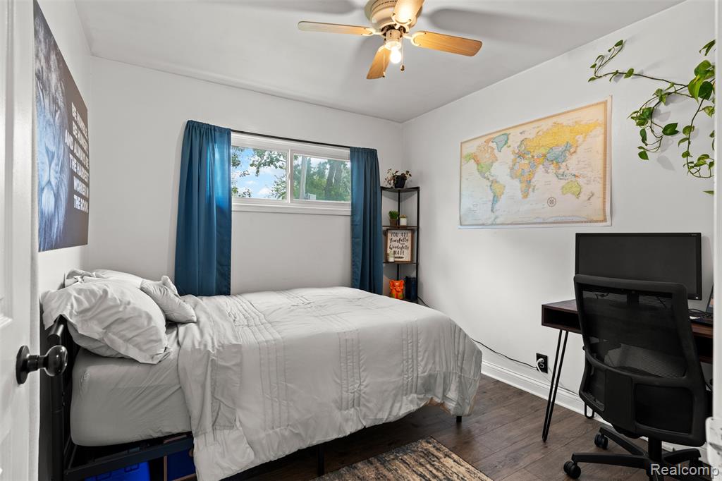 926 Parliament Avenue, Madison Heights, MI 48071 — Photo 12