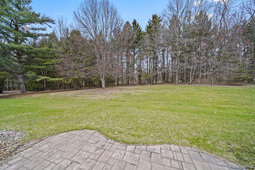9856 Rattalee Lake Road, Clarkston, MI 48348 — Photo 49