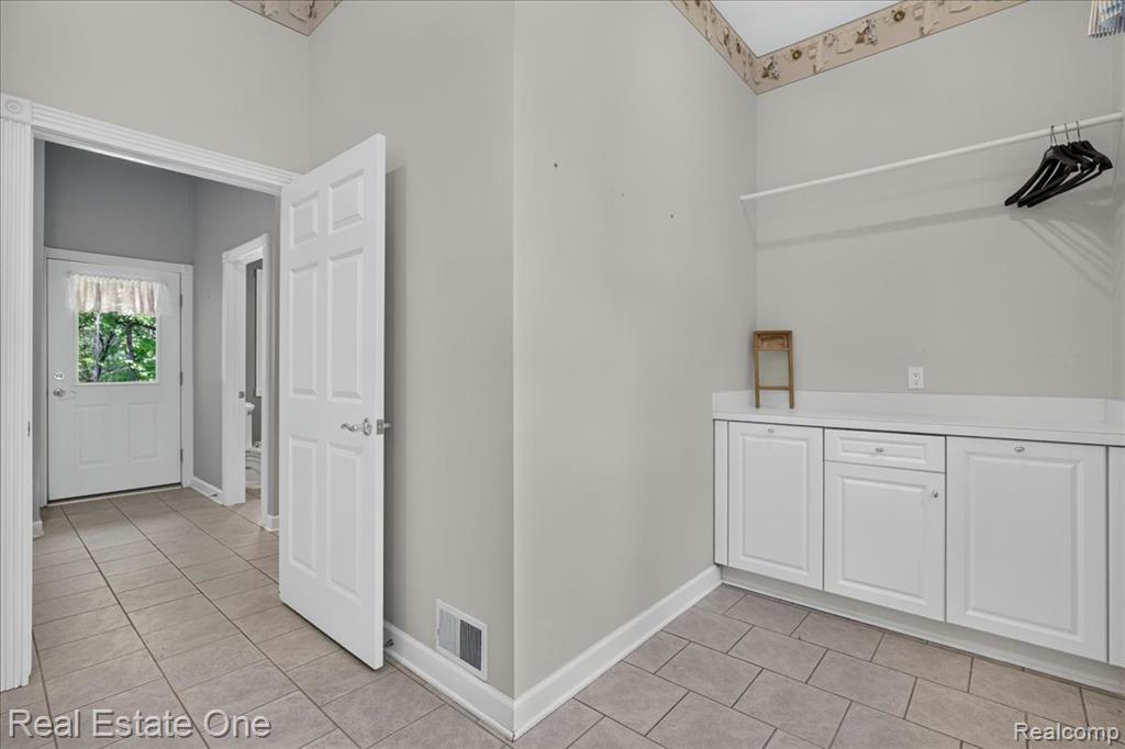 425 Courtney Road, Leonard, MI 48367 — Photo 32