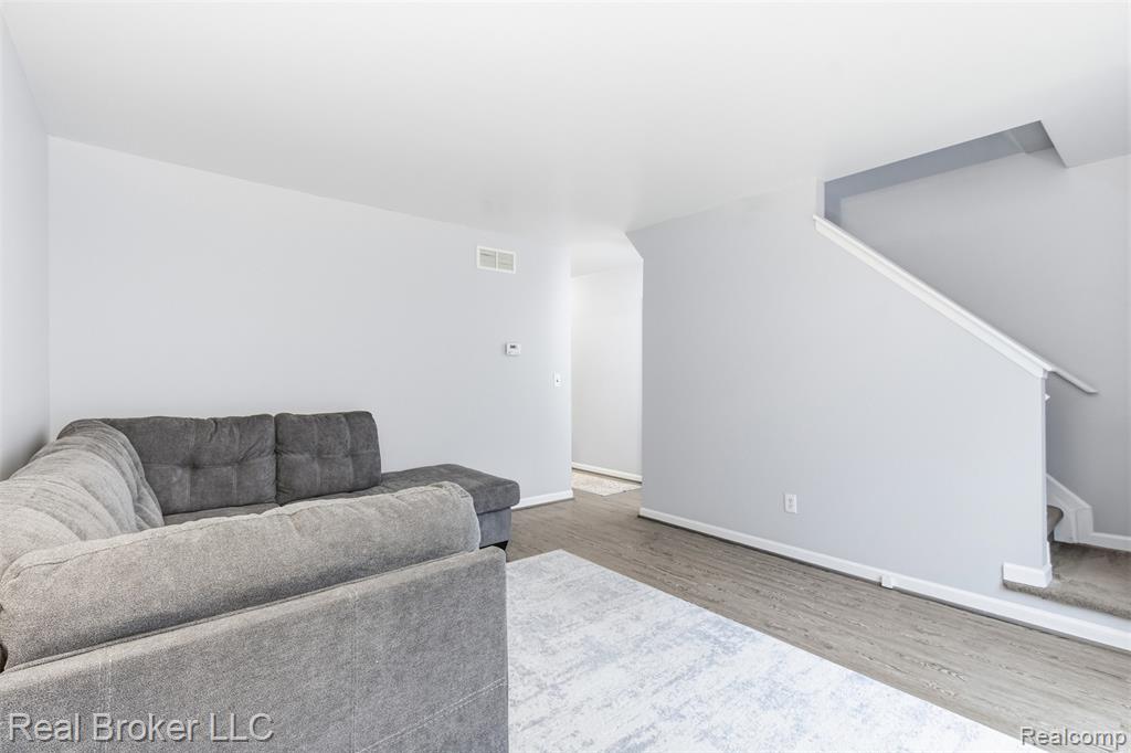 759 Hilldale Circle, Milford, MI 48381 — Photo 10