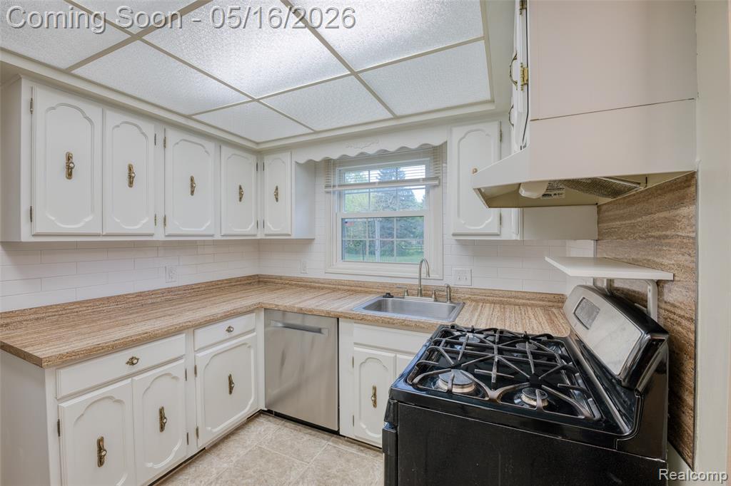 6295 Vernmoor Drive, Troy, MI 48098 — Photo 12