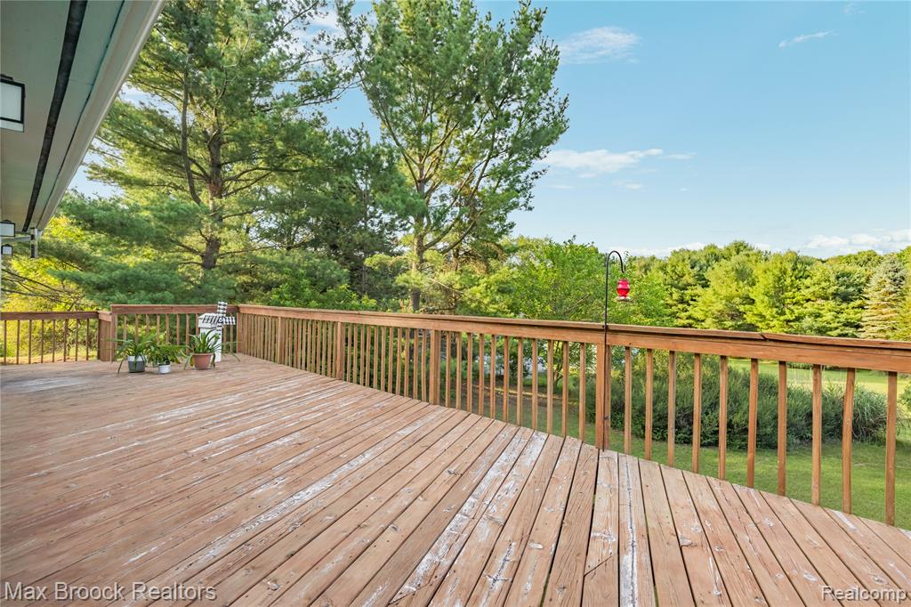 4622 Fleck Drive, Hartland, MI 48430 — Photo 16