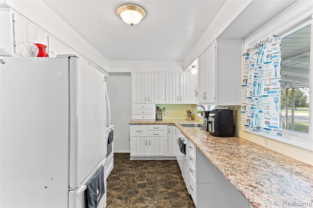 23020 Farmington Road, Farmington, MI 48336 — Photo 4