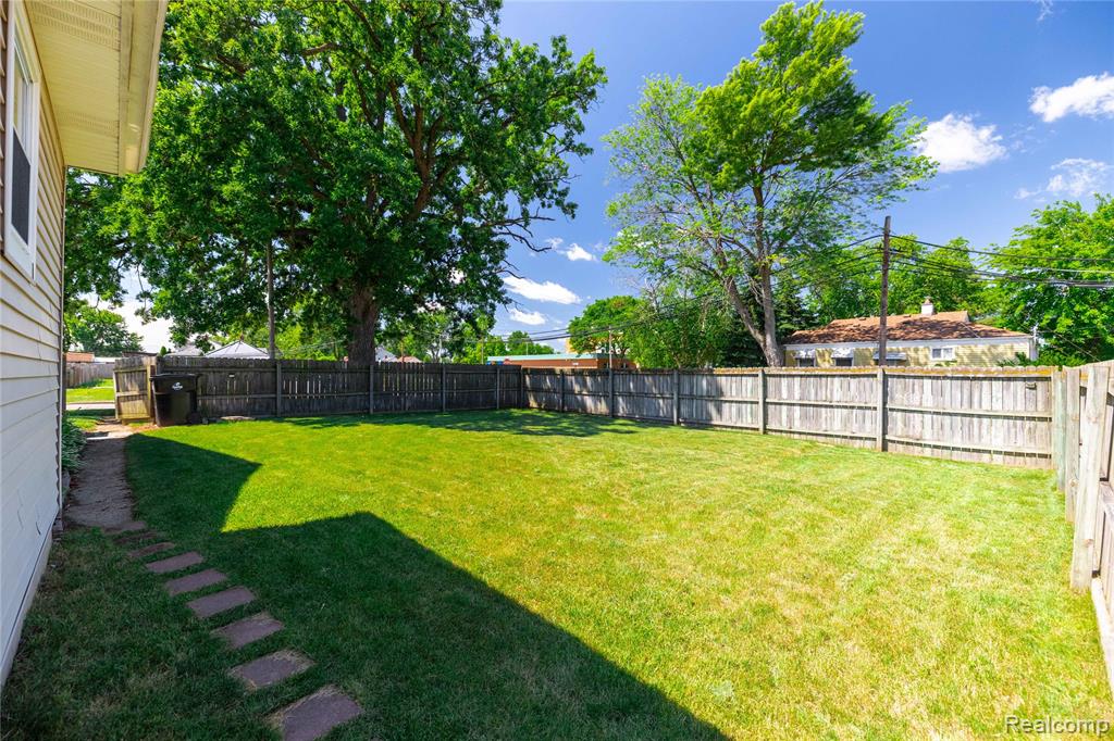 826 Goddard Street, Wyandotte, MI 48192 — Photo 28
