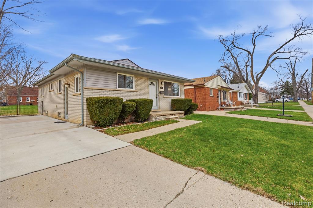 10039 Farley, Redford, MI 48239 — Photo 32