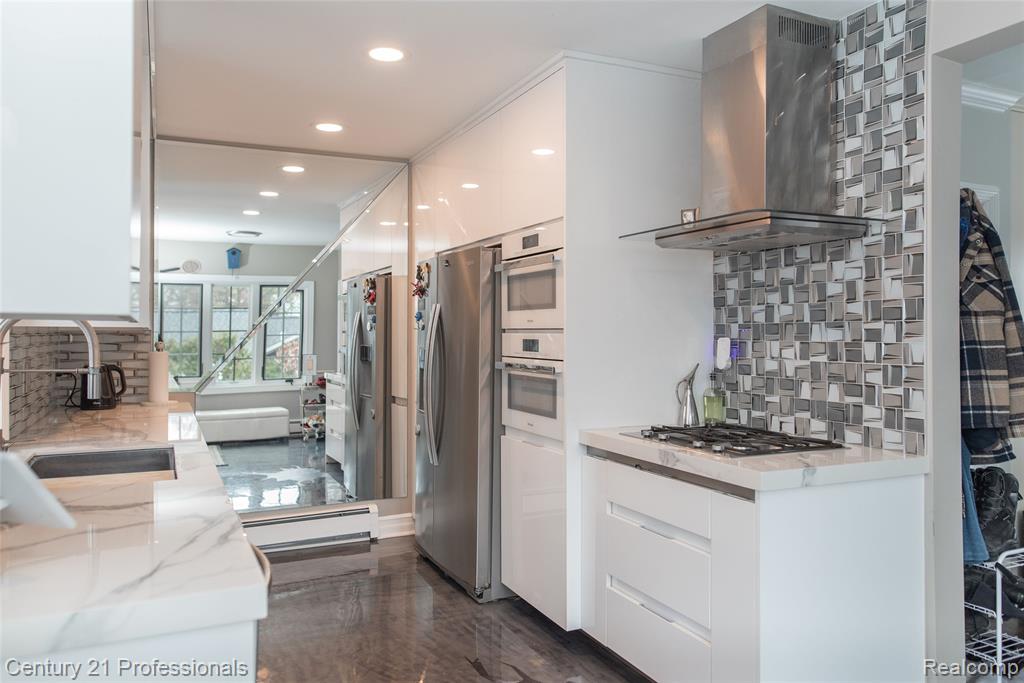 910 W Pine Tree Road W, Lake Orion, MI 48362 — Photo 4