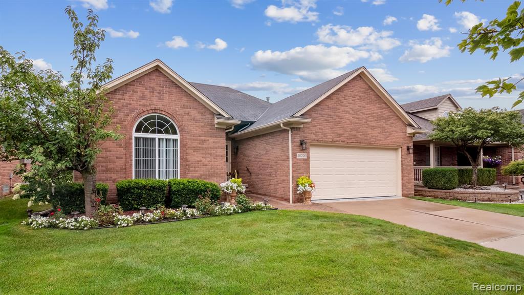 40220 LONG HORN Drive, Sterling Heights, MI 48313 — Photo 33