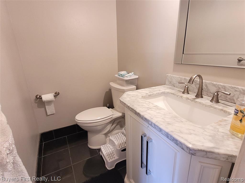 26040 Marlowe Place, Oak Park, MI 48237 — Photo 11