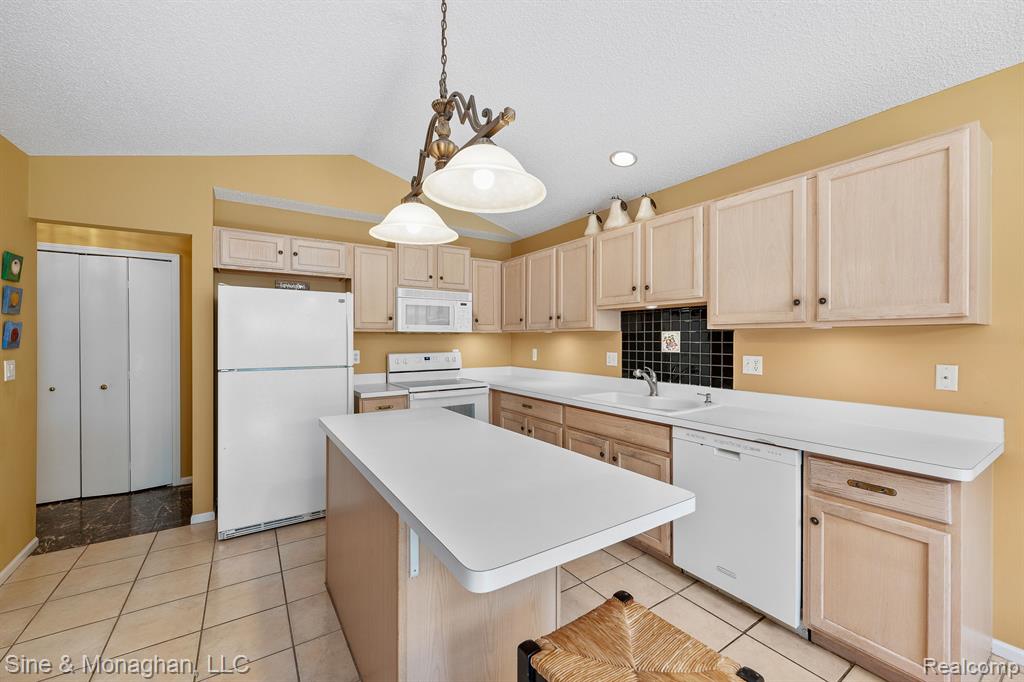 35595 Court Ridge Court, Farmington Hills, MI 48335 — Photo 13