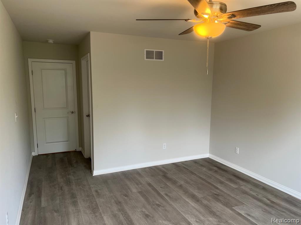4114 SECLUDED PINES DR, Sterling Heights, MI 48314 — Photo 17