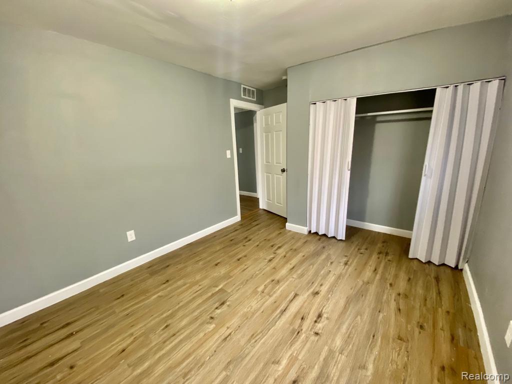 9145 DECATUR Street, Detroit, MI 48228 — Photo 9