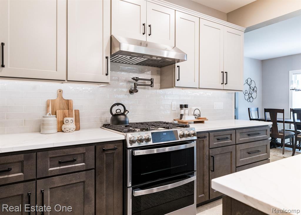 5525 Avington Parkway, Clarkston, MI 48348 — Photo 46