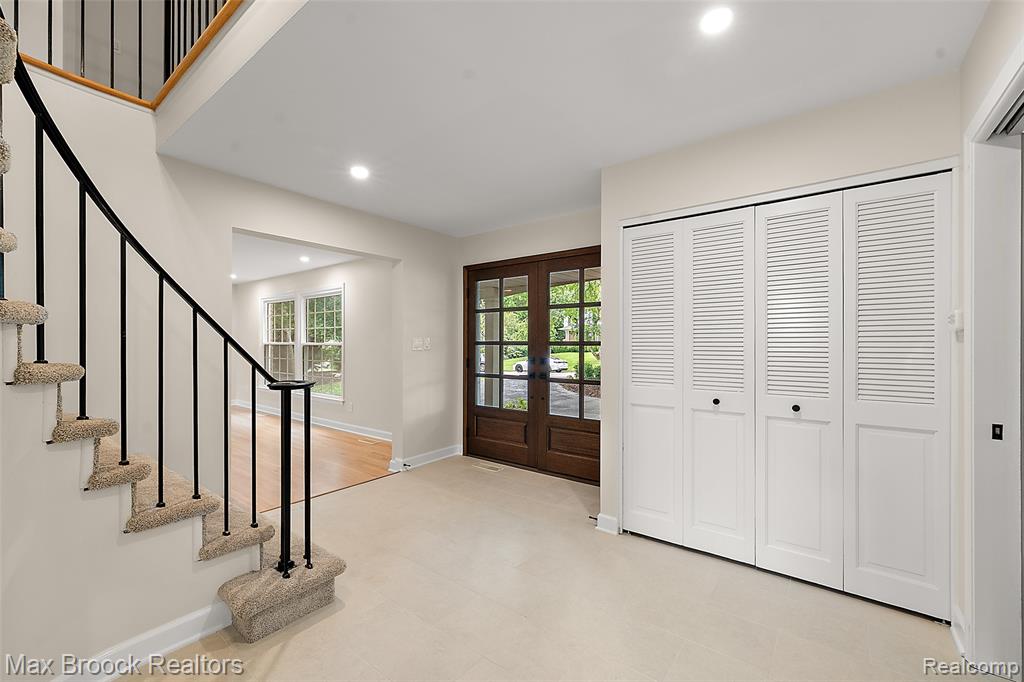 4525 Valleyview Drive, West Bloomfield, MI 48323 — Photo 2