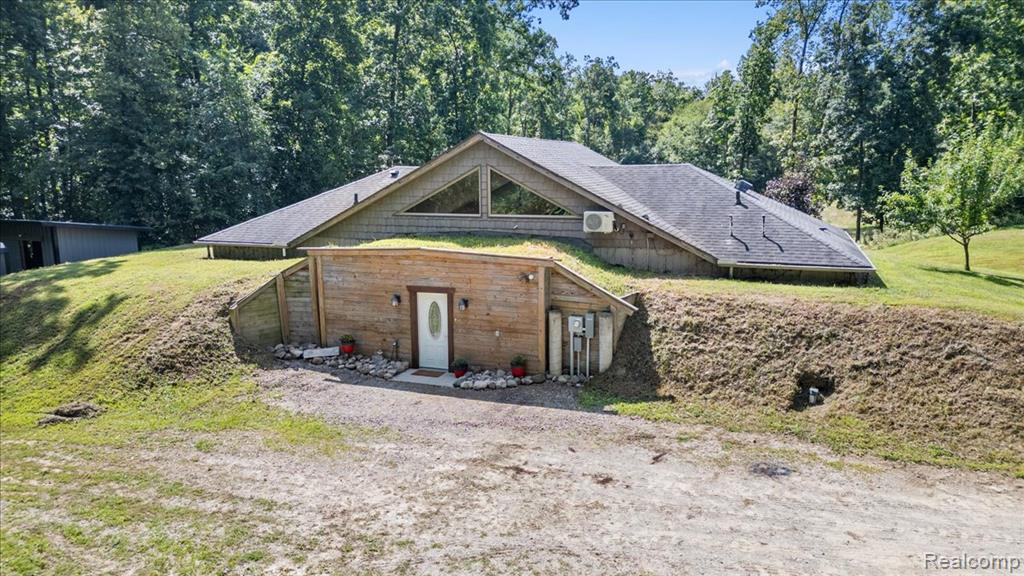 9274 Argentine Road, Linden, MI 48451 — Photo 2