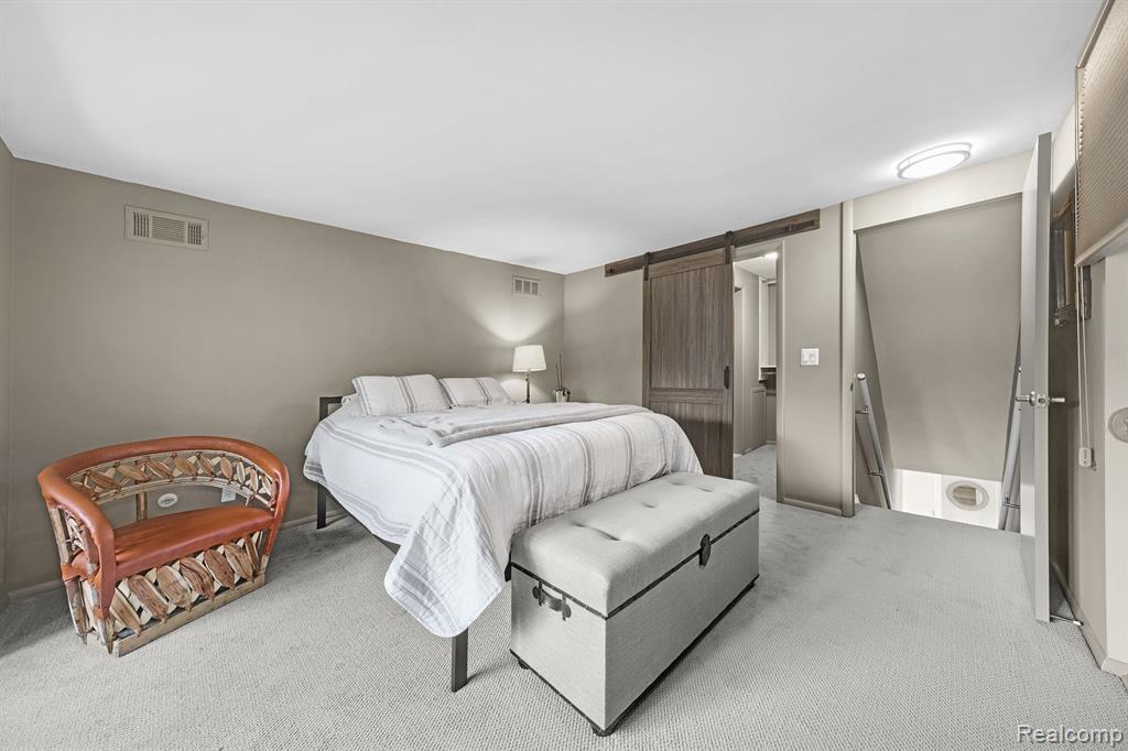 1049 STRATFORD Lane, Bloomfield Hills, MI 48304 — Photo 31