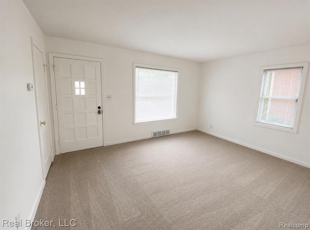 603 Vernier Road, Grosse Pointe Woods, MI 48236 — Photo 6