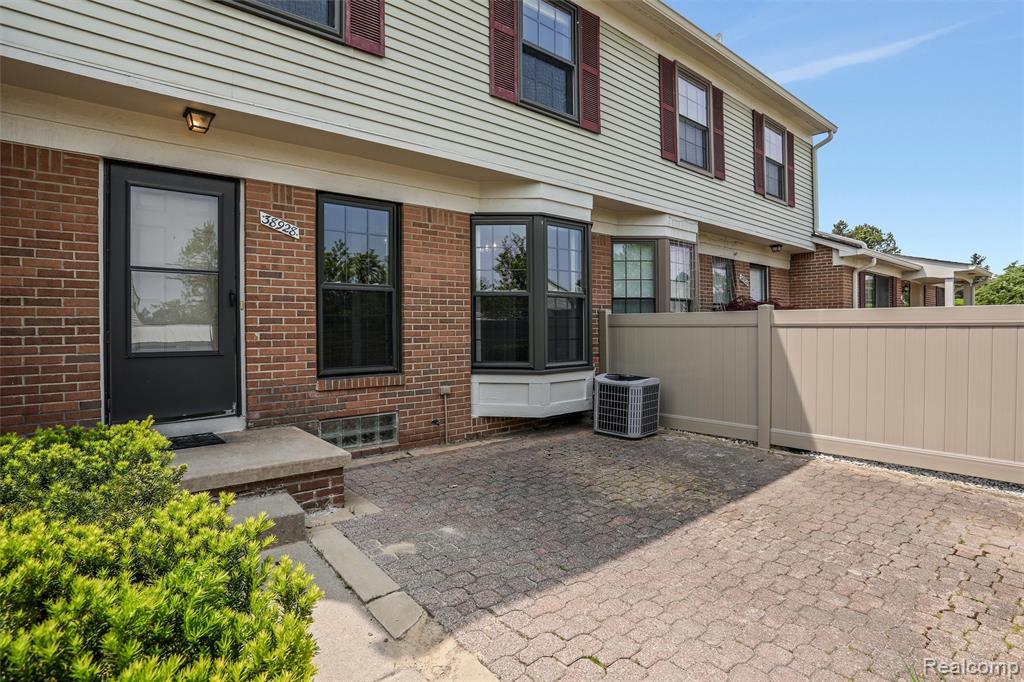 38928 Country Circle, Farmington Hills, MI 48331 — Photo 3