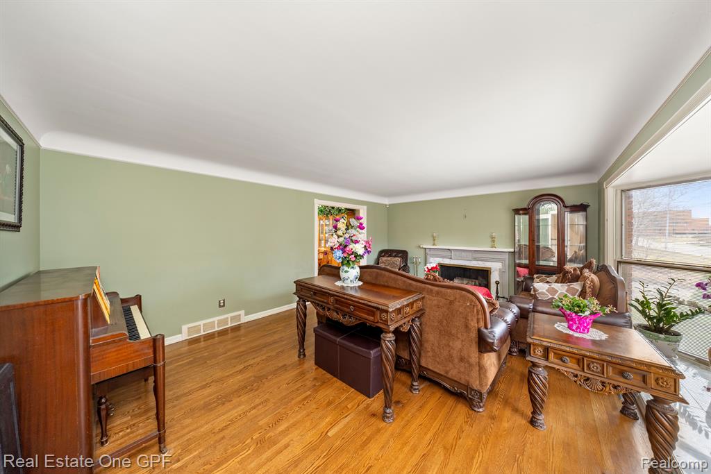 6 ELMSLEIGH Lane, Grosse Pointe, MI 48230 — Photo 4