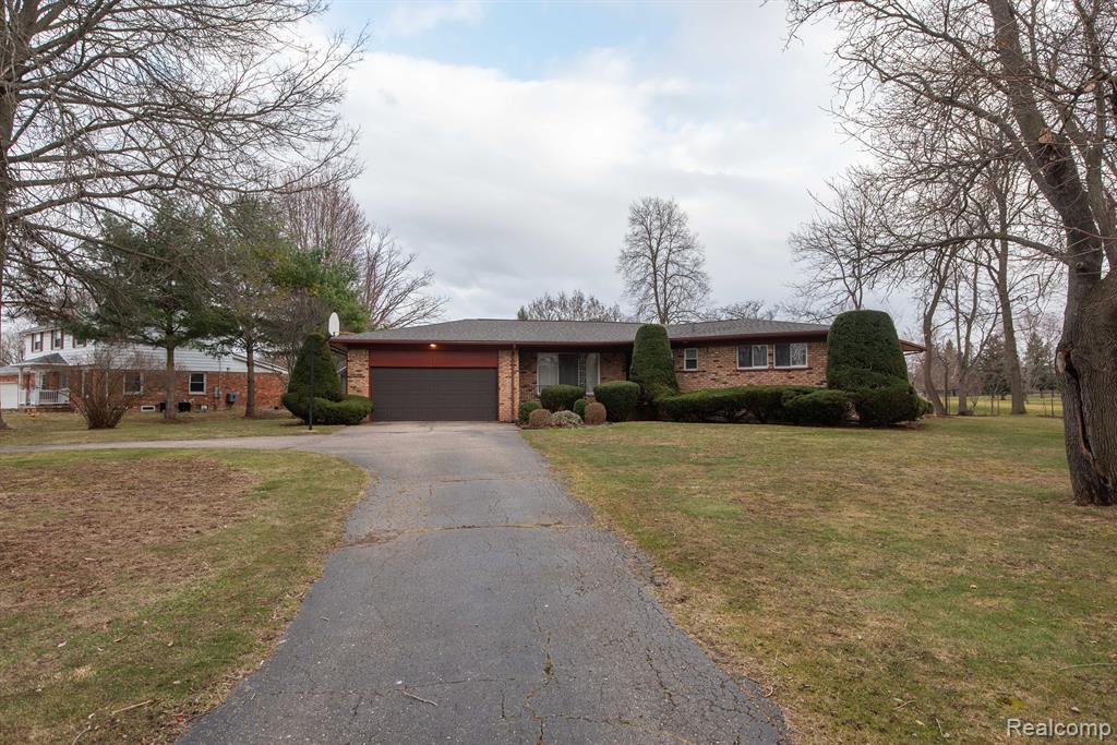 6226 GOLFVIEW Drive, Burton, MI 48509 — Photo 22