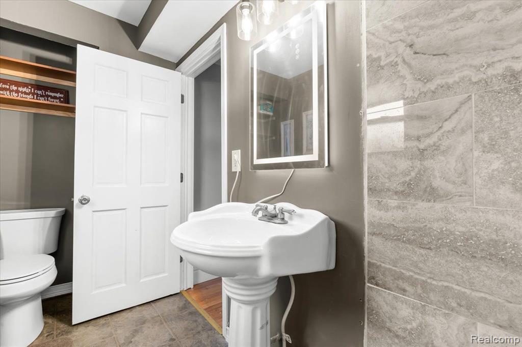 32 CEDAR Street, Ortonville, MI 48462 — Photo 16