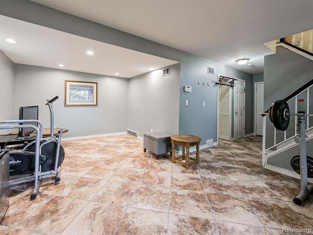 900 Surrey Heights, Westland, MI 48186 — Photo 16