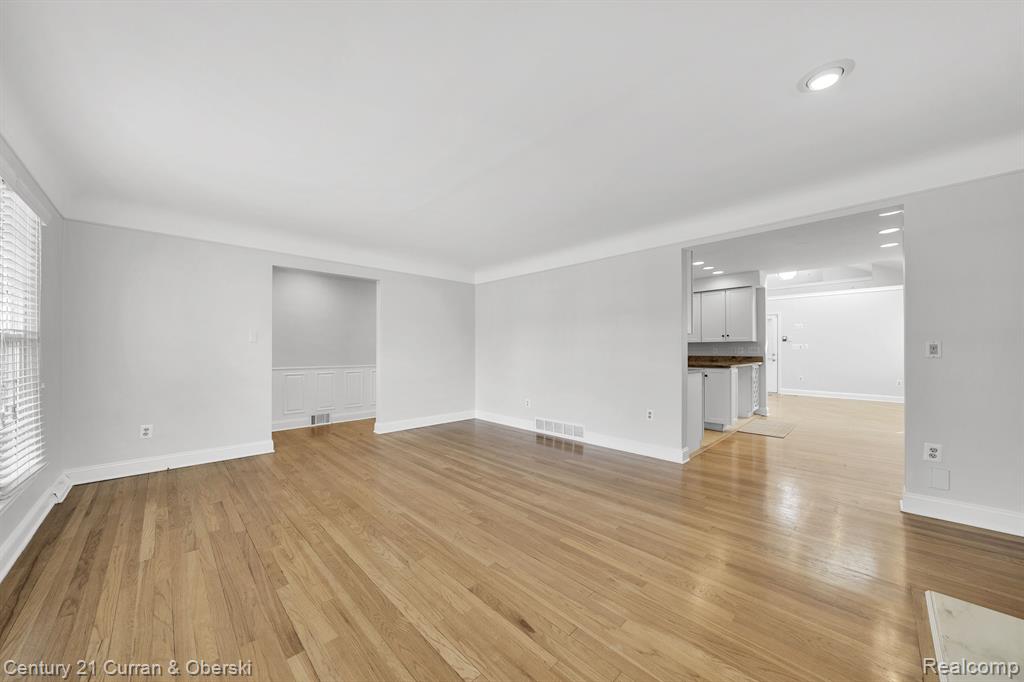 430 S WILLIAMSBURY Road, Bloomfield Hills, MI 48301 — Photo 3