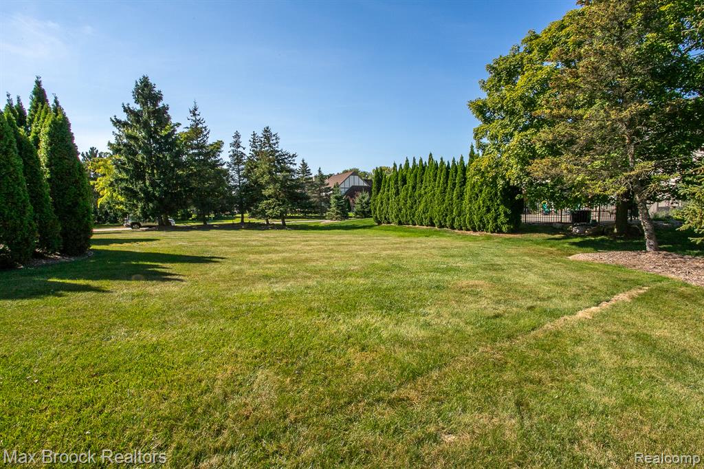 6817 Woodcrest Drive, Troy, MI 48098 — Photo 60