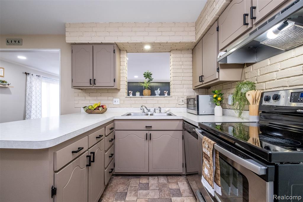 39856 Parklawn Drive, Sterling Heights, MI 48313 — Photo 13