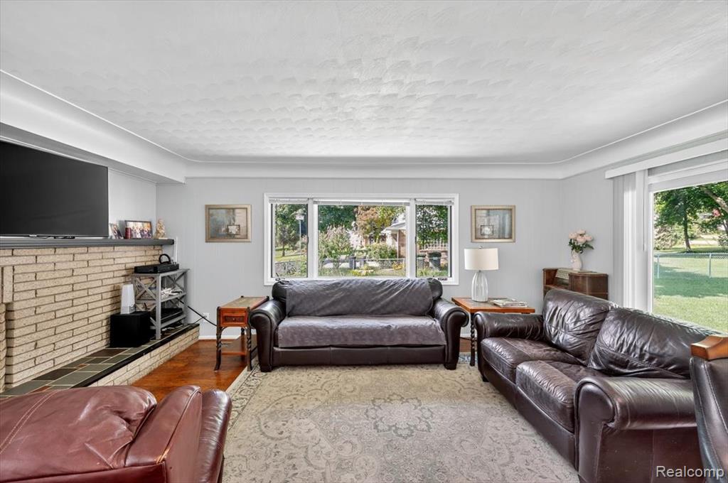 724 Lynndale Drive, Rochester Hills, MI 48309 — Photo 12