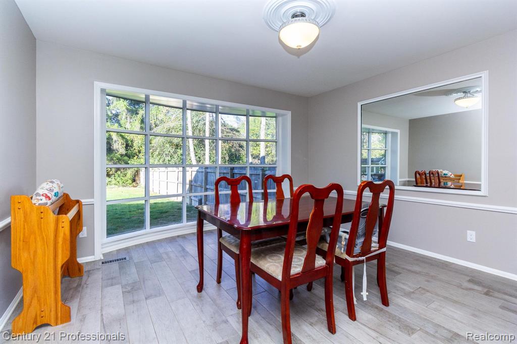 9418 Oakmont Drive, Grand Blanc, MI 48439 — Photo 10