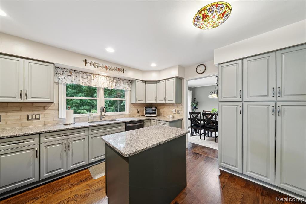 425 Kendry Avenue, Bloomfield Hills, MI 48302 — Photo 11
