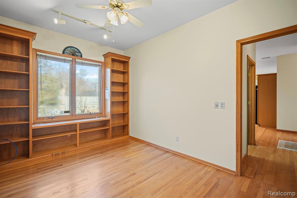 564 CHASSEUR Drive, Grand Blanc, MI 48439 — Photo 26