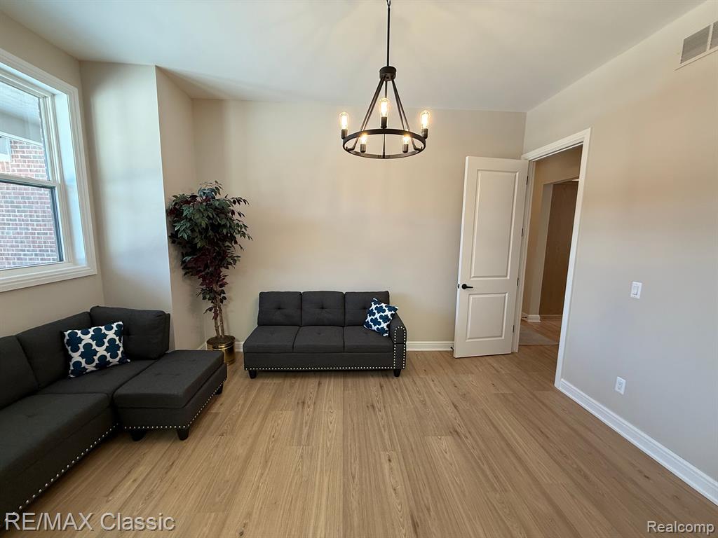 2323 Canterwood, Highland, MI — Photo 10