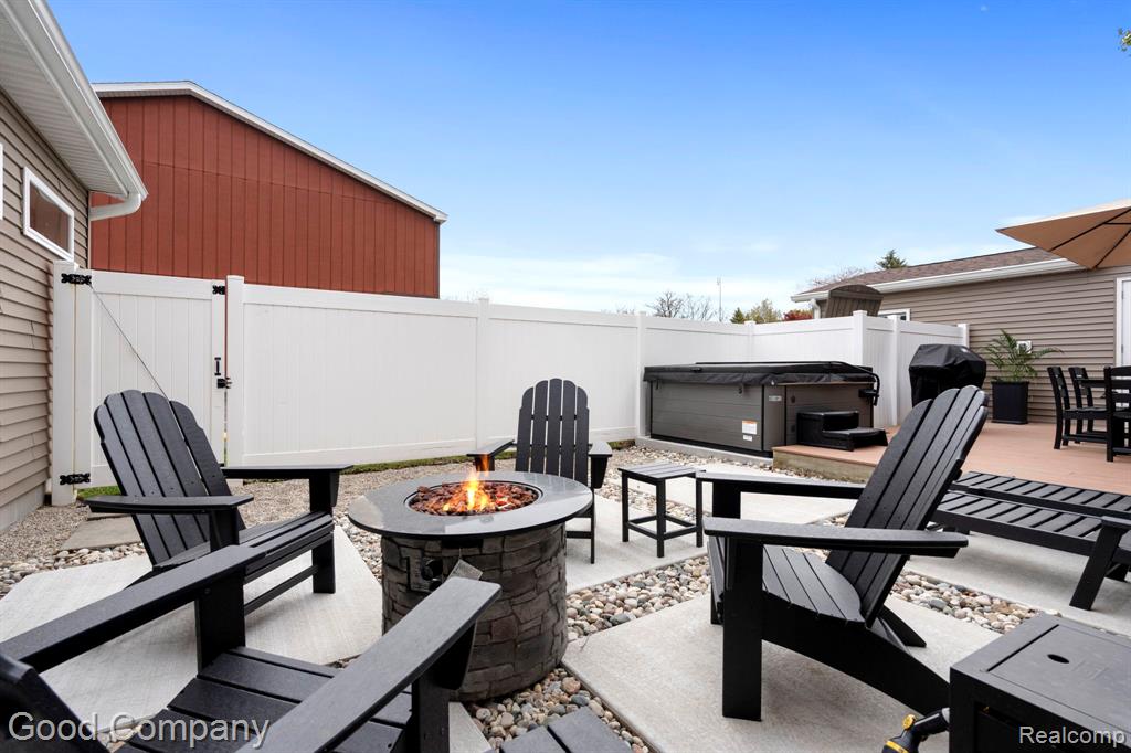 612 N LAKESHORE Drive, Ludington, MI 49431 — Photo 46