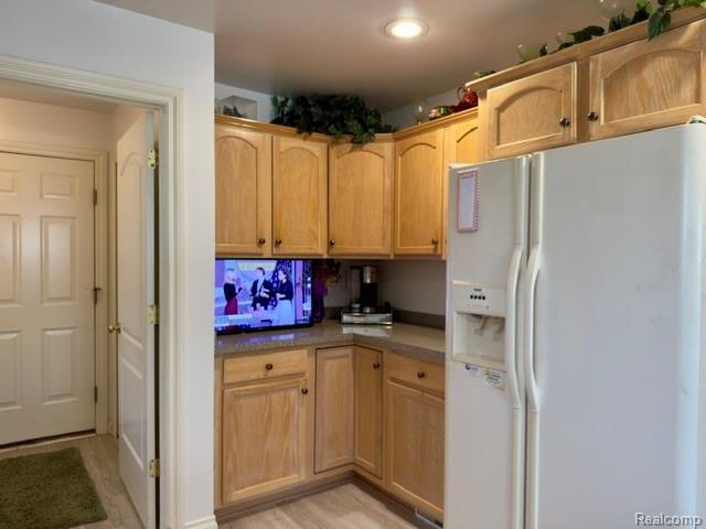 1151 Creekside Court, Burton, MI 48509 — Photo 10