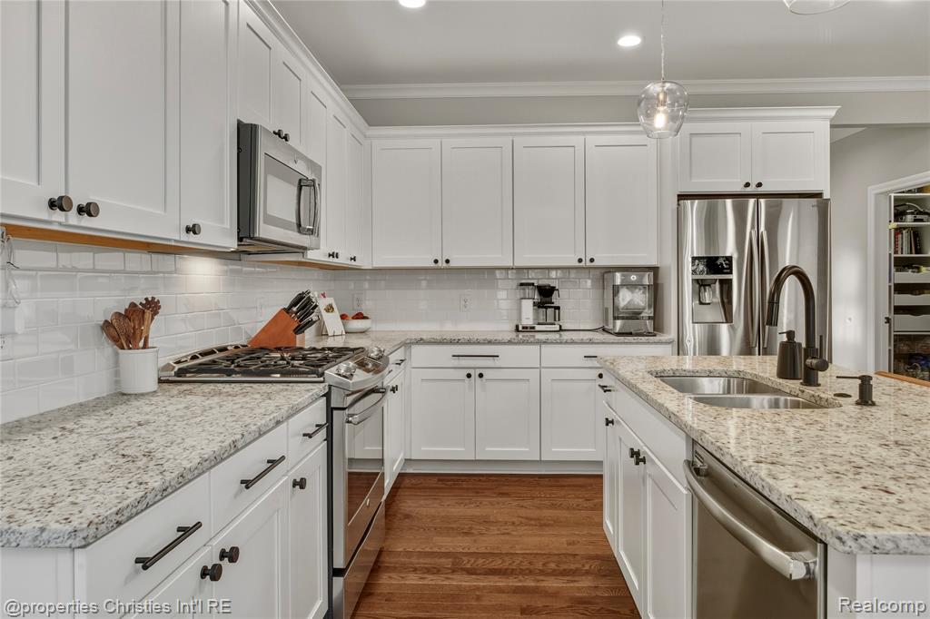 9024 Elmhurst Avenue, Plymouth, MI 48170 — Photo 13
