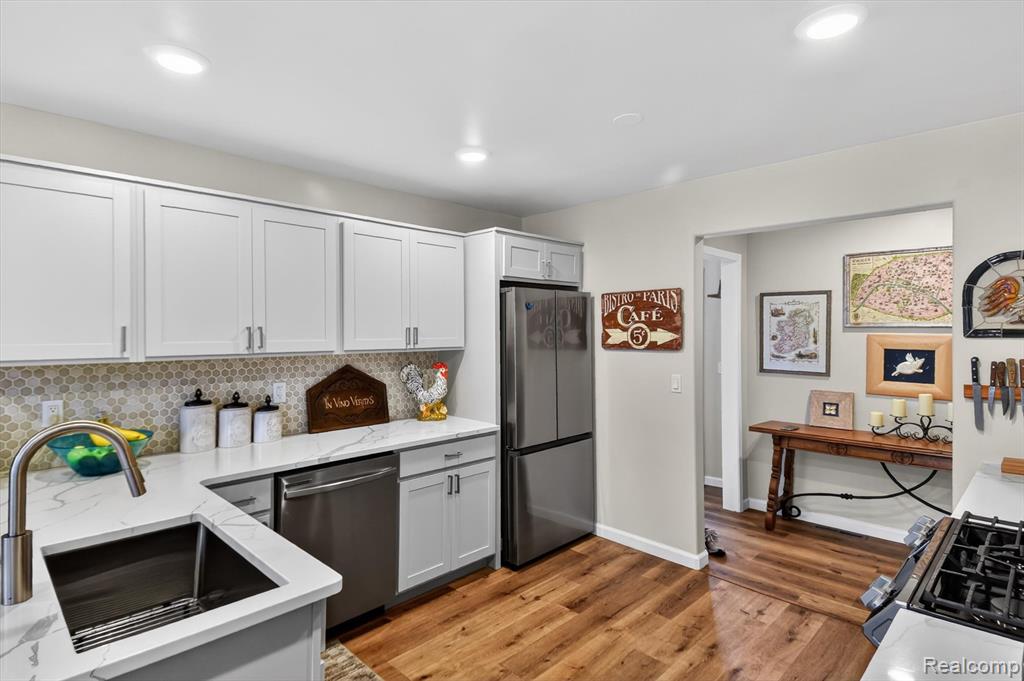 5569 Lakeshore Road, Fort Gratiot, MI 48059 — Photo 11