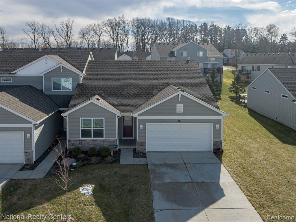 471 HOSTA, Howell, MI 48843 — front exterior