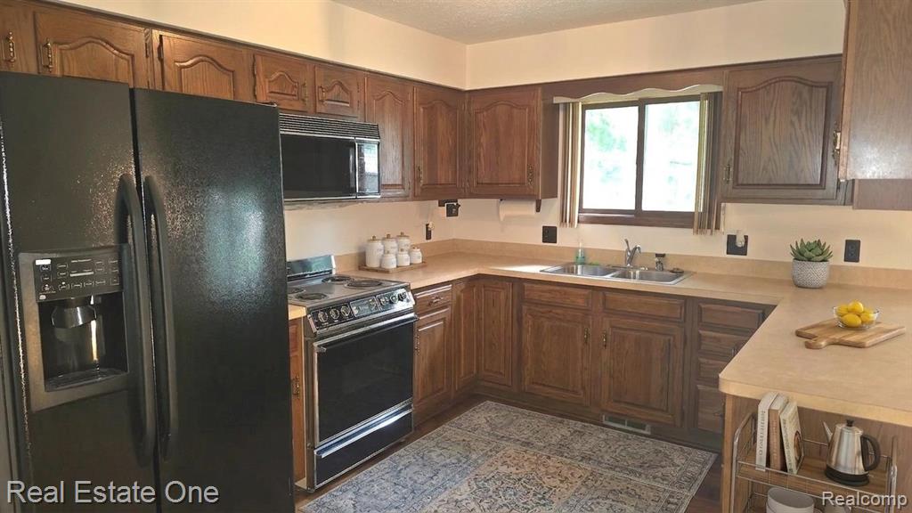 8950 Wise Road, Commerce Twp, MI 48382 — Photo 4