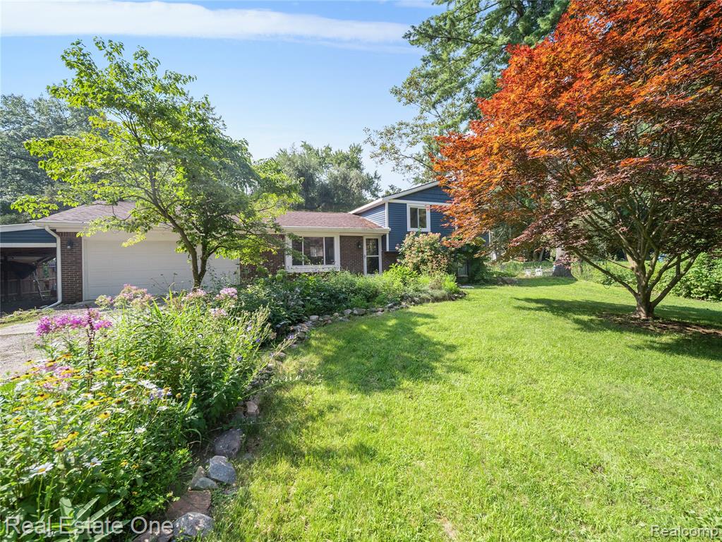 9425 Galatian Drive, Whitmore Lake, MI 48189 — Photo 28