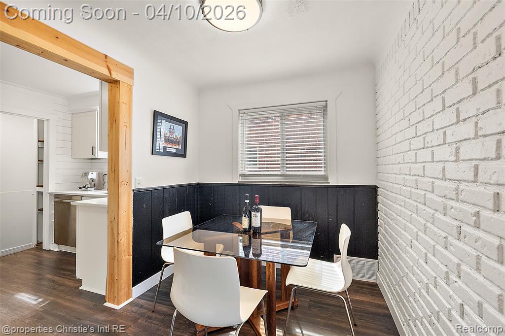 24658 Roanoke Avenue, Oak Park, MI 48237 — Photo 9
