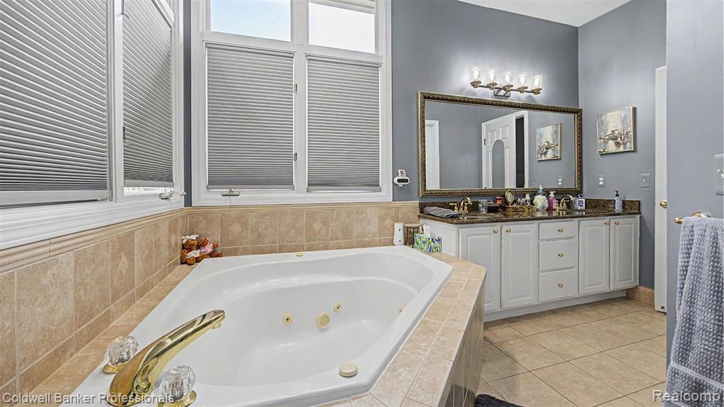43662 Vintners Place Drive, Sterling Heights, MI 48314 — Photo 32