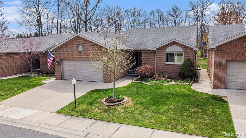 404 WALNUT Drive, 34, South Lyon, MI 48178 — Photo 29