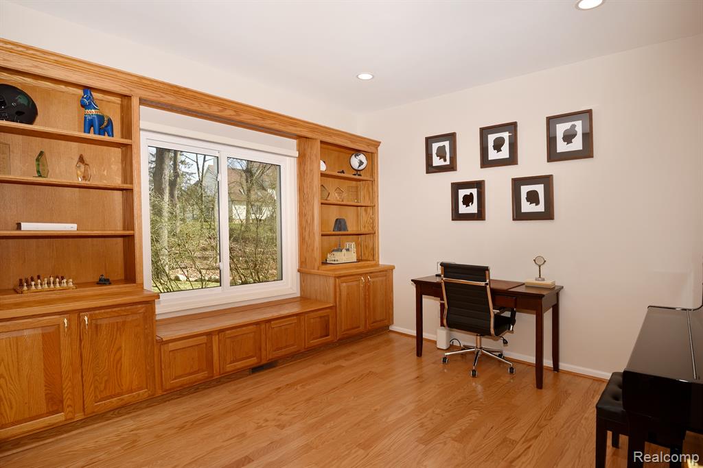 8284 BROOKSTONE Lane, Clarkston, MI 48348 — Photo 16