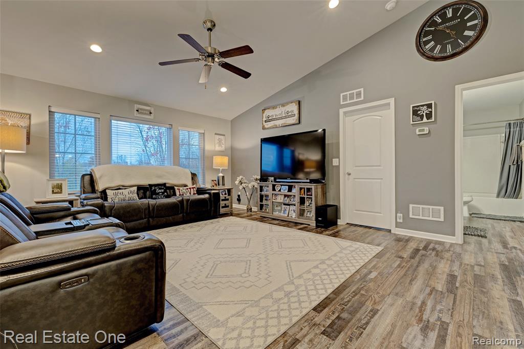 4316 Pebble Creek Boulevard, Grand Blanc, MI 48439 — Photo 11