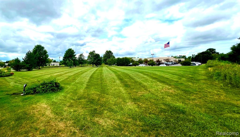 5131 Gateway Center Boulevard, Flint, MI 48507 — Photo 5
