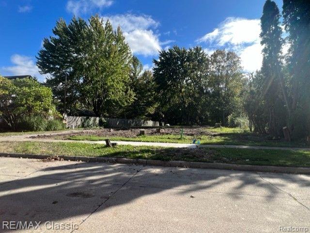 5018 NORTHLAWN Drive, Sterling Heights, MI 48310 — Photo 2